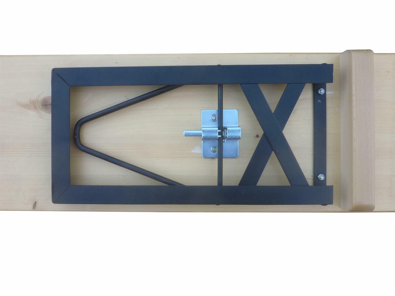 Garnitur Standard Nussfa. lasiert Tisch 50 cm, Gestell schw.