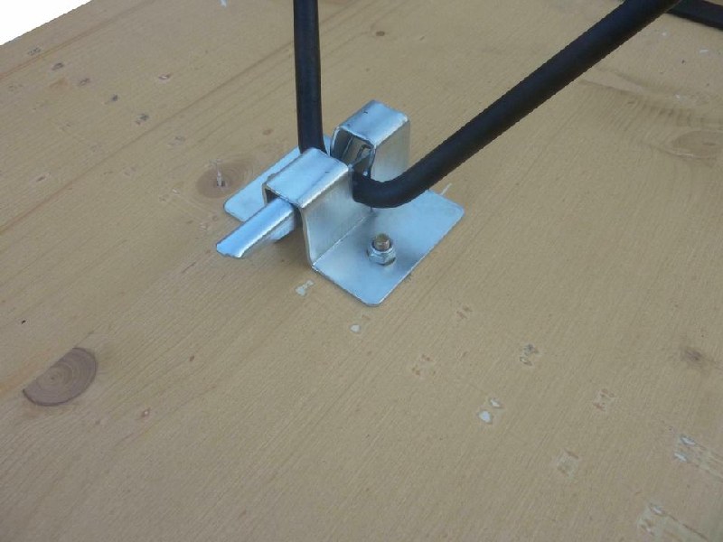 Garnitur Standard Nussfa. lasiert Tisch 50 cm, Gestell schw.